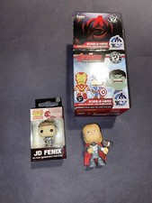 Lote de artículos Funko (llavero JD Fenix y cabeza de bobble Thor)
