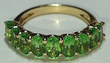 Solid 14k gold green stone ring 3.0 grams - sz 4.75-5