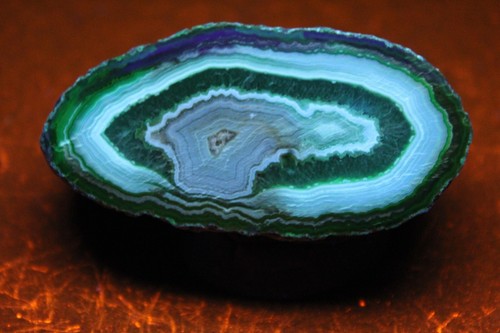 Especie de ágata Cuatia (fluorescente) - Imagen 2 de 2