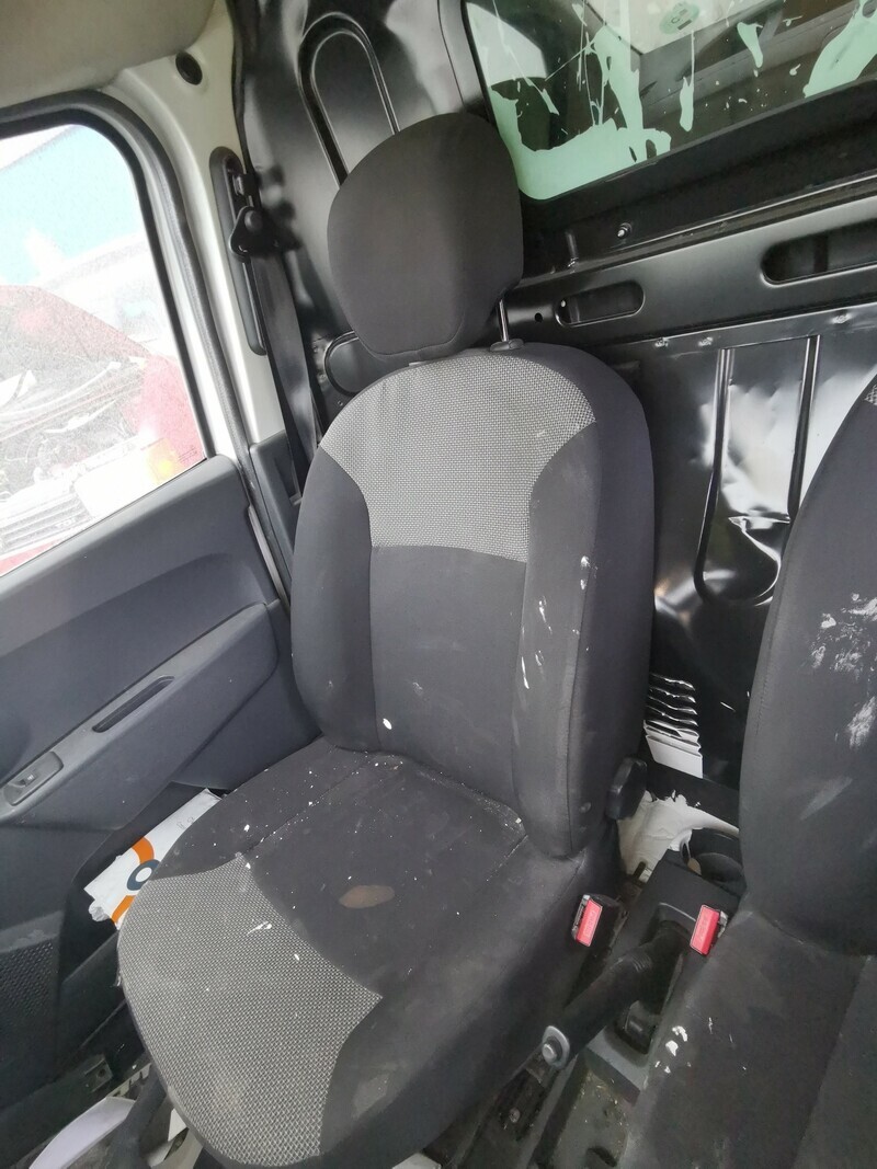 1051029 seat v.r. 2012 Dacia Dokker Ambiance