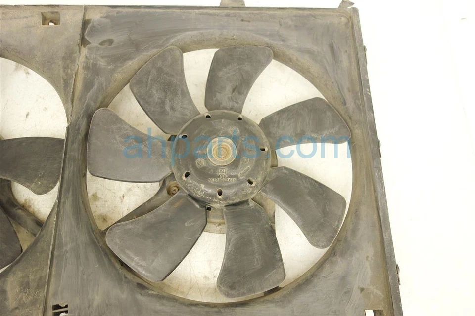 1996-1997 Infiniti I30 Radiator Cooling Fan Motor & Shroud 21481-38U00 - Image 2 of 4