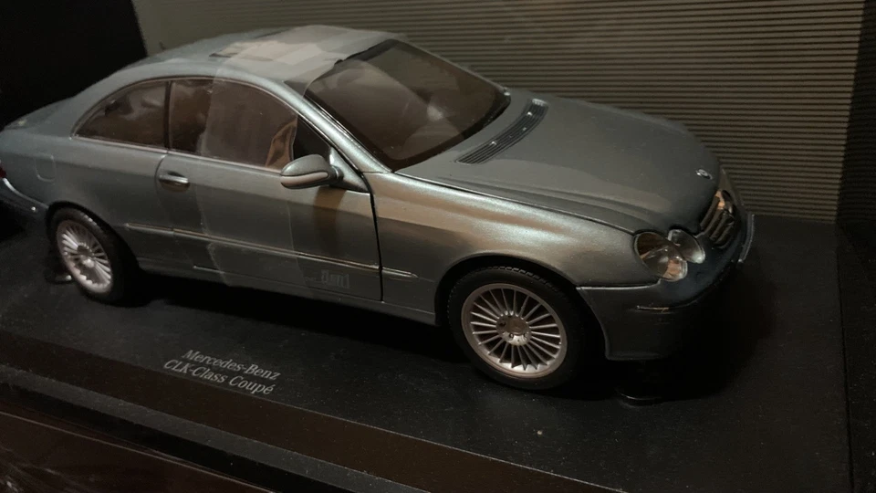 Kyosho 1/18 Scale Mercedes Benz CLK Class Coupe Light Green  - Image 4 of 4