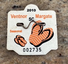 2010   VENTNOR / MARGATE NEW JERSEY SEASONAL  BEACH  BADGE Flip Flops