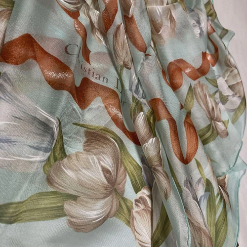 Christian Dior écharpe vintage en soie 100% soie bleu clair 83 cm x 83 cm femme