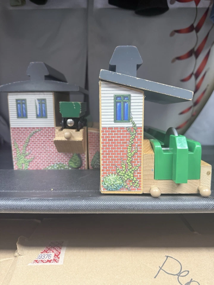 Thomas And Friend Ferrocarril de madera - Aserradero Sodor (raro) con depósito de vertido. Foto 4 de 4