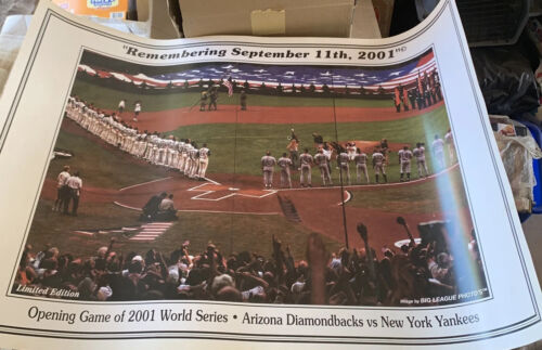 Póster Remember 11 de septiembre de 2001 del juego inaugural de la serie mundial de los Diamondbacks de los Yankees - Imagen 1 de 11