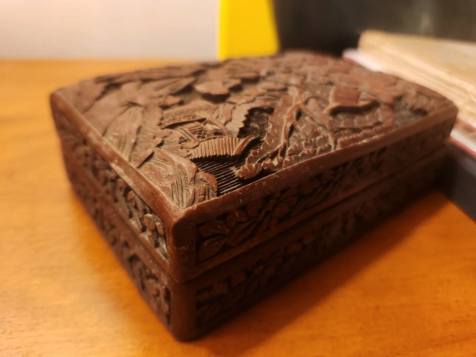 Una antigua caja de cinabrio tallada china es un tesoro lleno de historia y arte Foto 4 de 4