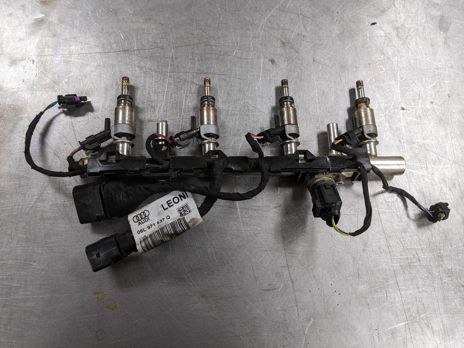 Fuel Injectors Set With Rail From 2017 Audi A4 Quattro 2.0 eBay
