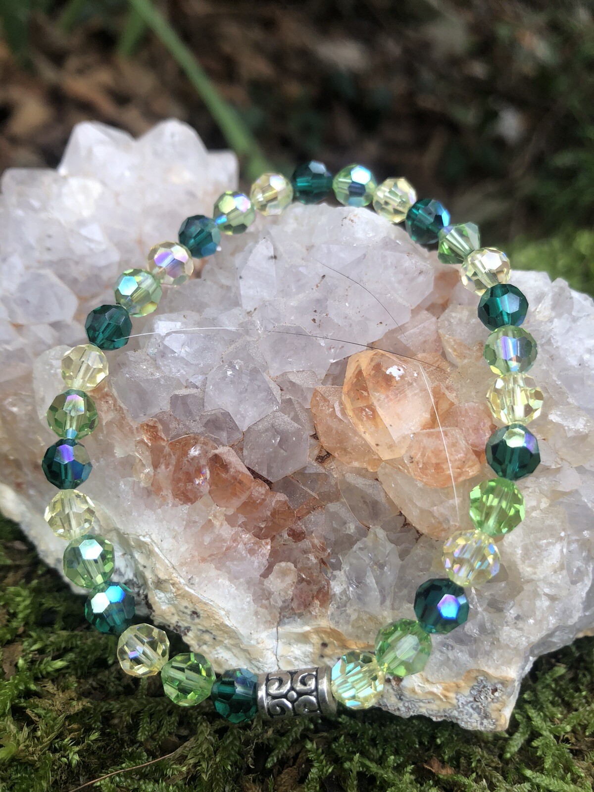 Bracelet en cristal Swarovski vert émeraude et perles artisanales