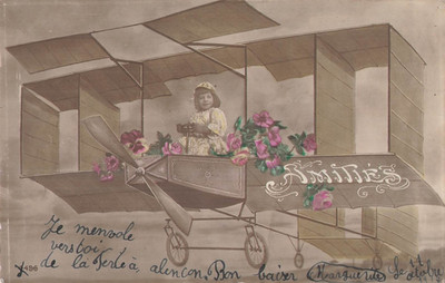 CP SURREALIST KLEINES MÄDCHEN IM FLUGZEUG FLUGZEUG FREUNDSCHAFTEN ROSA BLUMEN - 22257