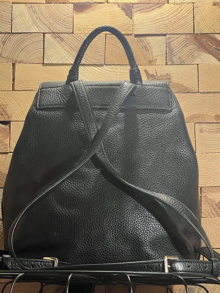 Bolso de mano mochila Tory Burch de cuero granulado negro Foto 3 de 4