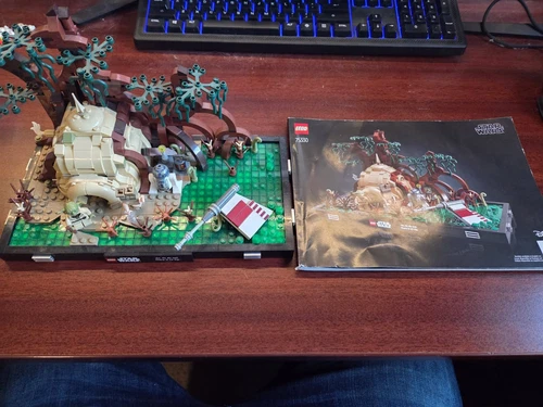 Star Wars Legos 75330 Dagobah Jedi Training Diorama 100% Complete Set