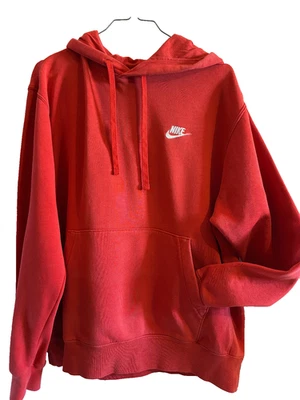 NIKE sweat rouge capuche taille M - Photo 1/4