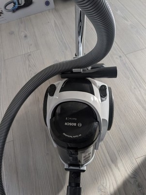 Bosch Serie2 Staubsauger Beutellos Weiß Bodenstaubsauger