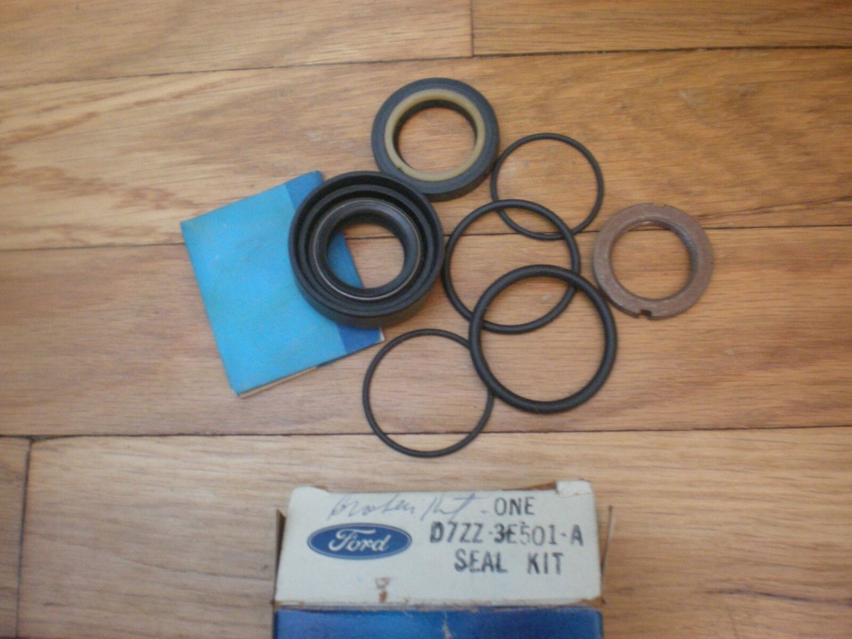 NOS 1974-1977 Ford Mustang II Power Steering Gear Sector Shaft