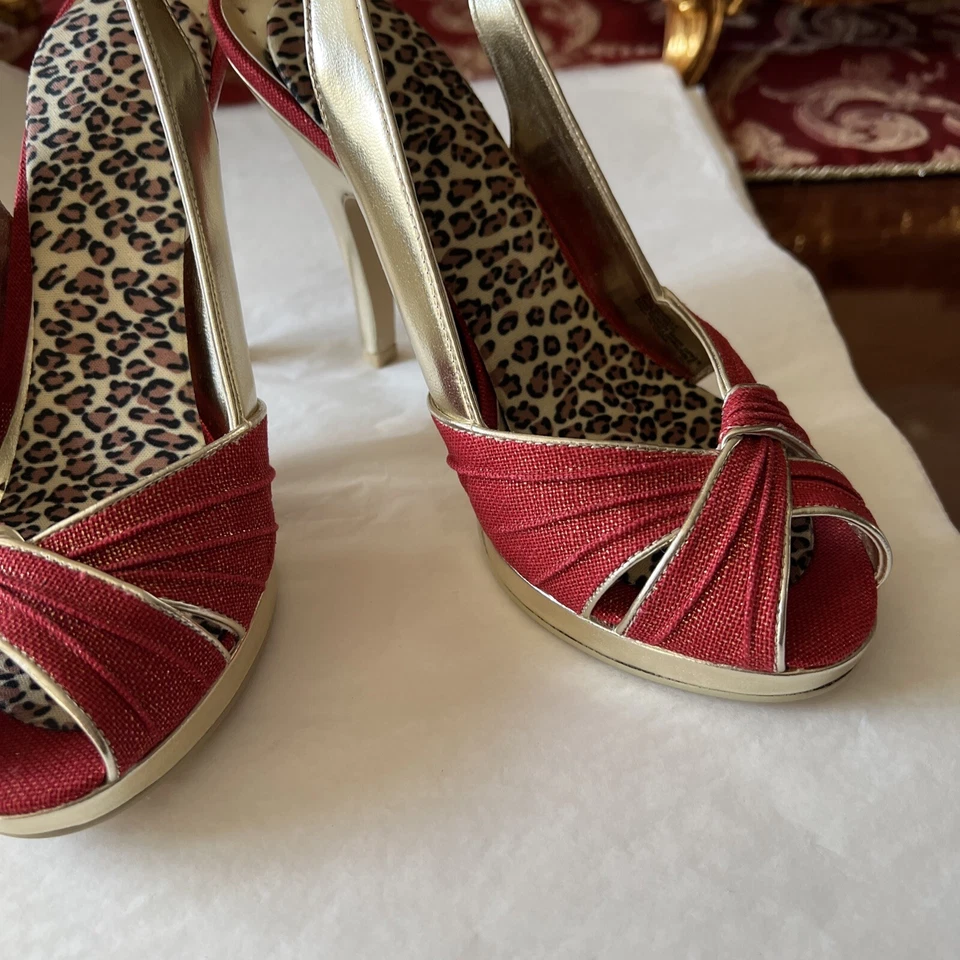 BCBG Mujer Stiletto Rojo y Dorado Preciosos Zapatos de Fiesta 36.5 Foto 3 de 4