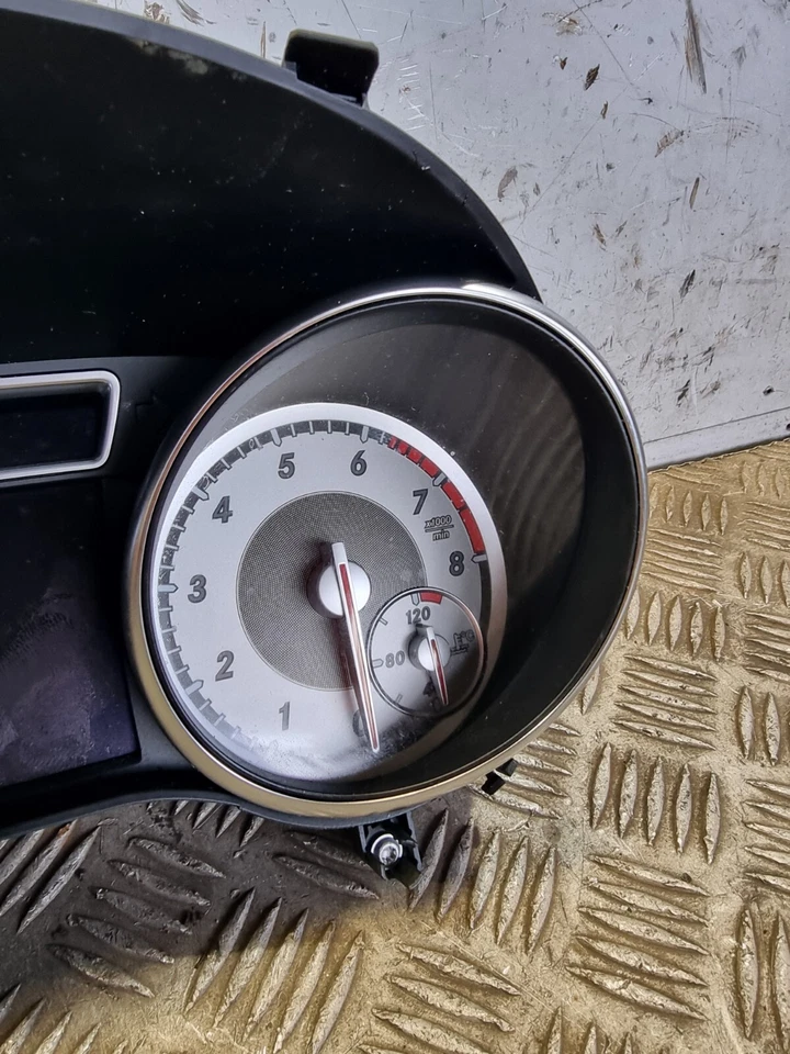MERCEDES CLA 180 SPEEDOMETER A1179004201 INSTRUMENT CLUSTER W117 1.6 PET 2015 — 第 3/4 张图片