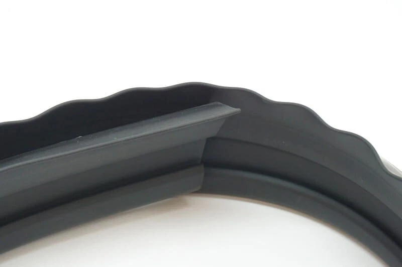 Set of (2) Rocker Panel Rubber Moulding Left & Right Sides for Porsche 911 930 - Image 2 of 4