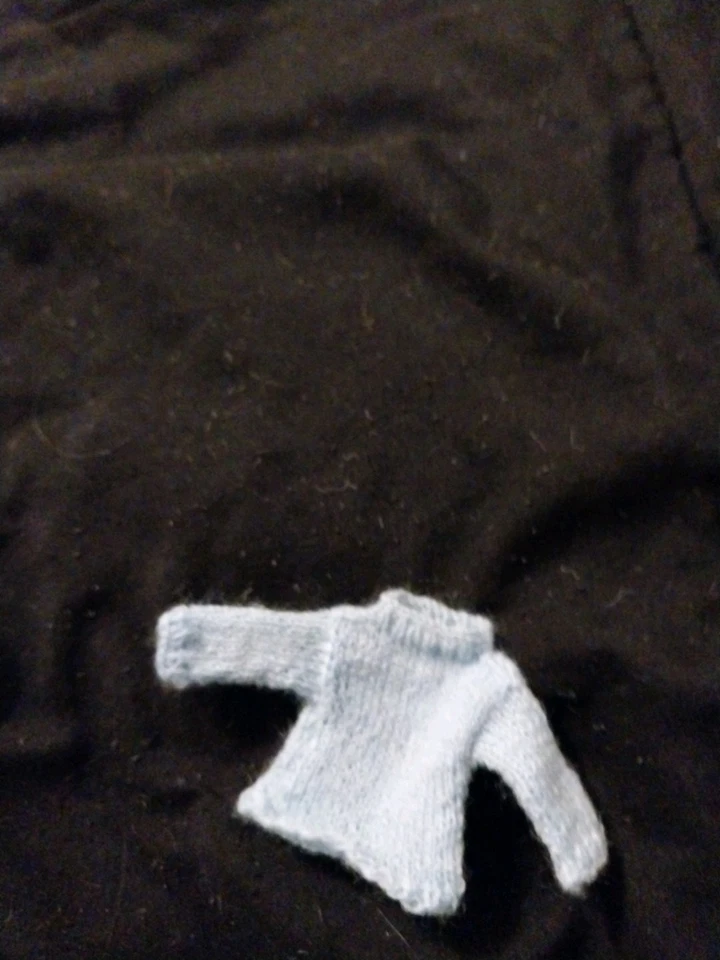 Suéter Heidi Ott talla se adapta a muñecas adultas talla 1:12 Foto 2 de 2