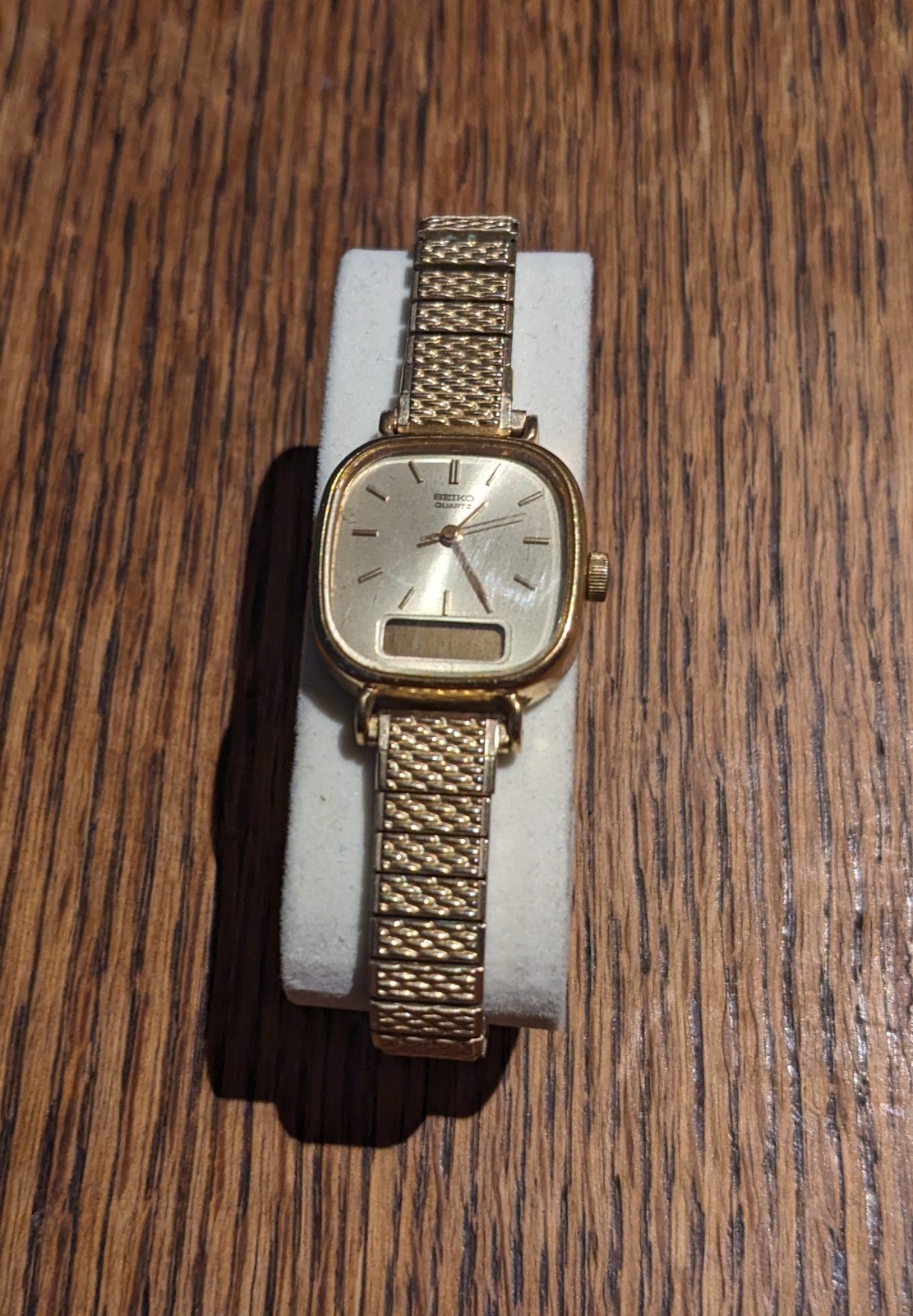 Vintage Seiko Gold Coloured Quartz Ladies Watch Elastic Strap
