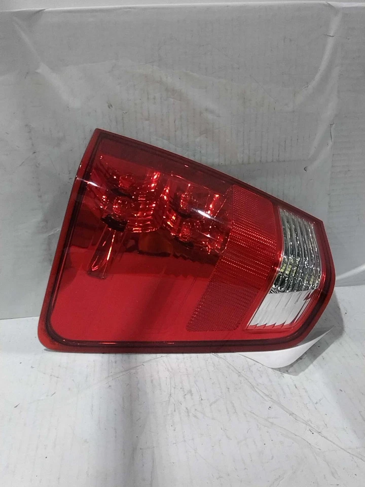 Conjunto de luz trasera izquierda usado se adapta a: Nissan Titan 2012 cuarto panel montado sin Foto 2 de 4