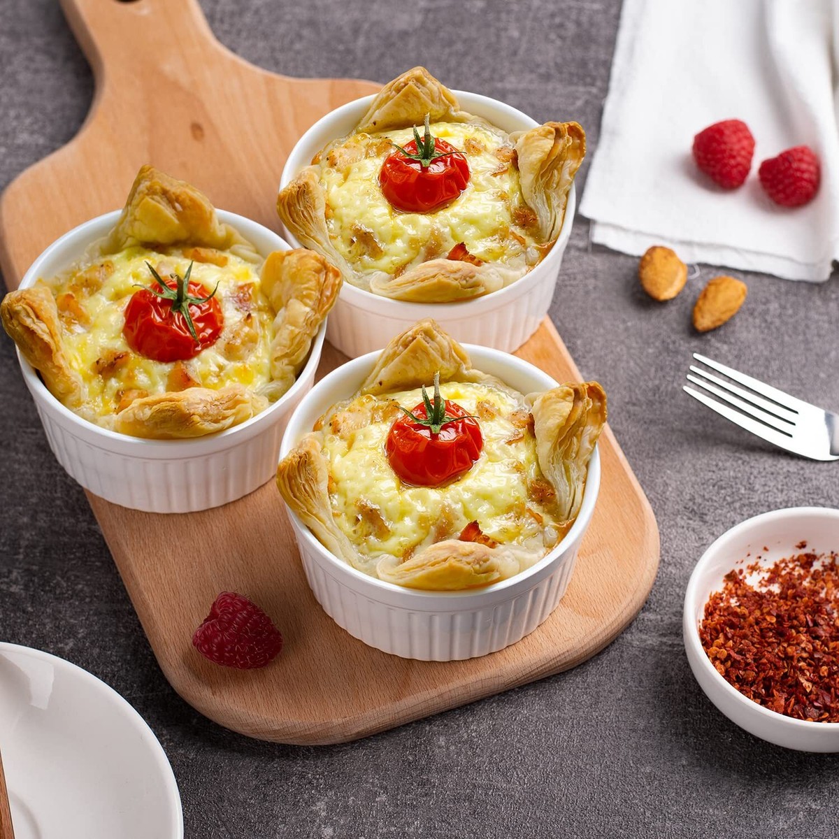 vancasso 10 oz Ramekins, Soufflé Gerechten Set van 6, Wit Porselein Creme Brulee Ramekins, Bakbekers voor Pudding, Fruit, Dips, Vaatwasser en Oven Veilig