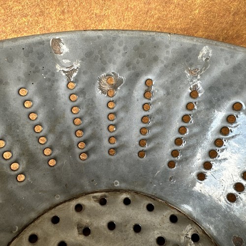 Vintage Primitive COLANDER Granite Ware Enameled Mottled GRAY w/Handles EARLY - Picture 20 of 24