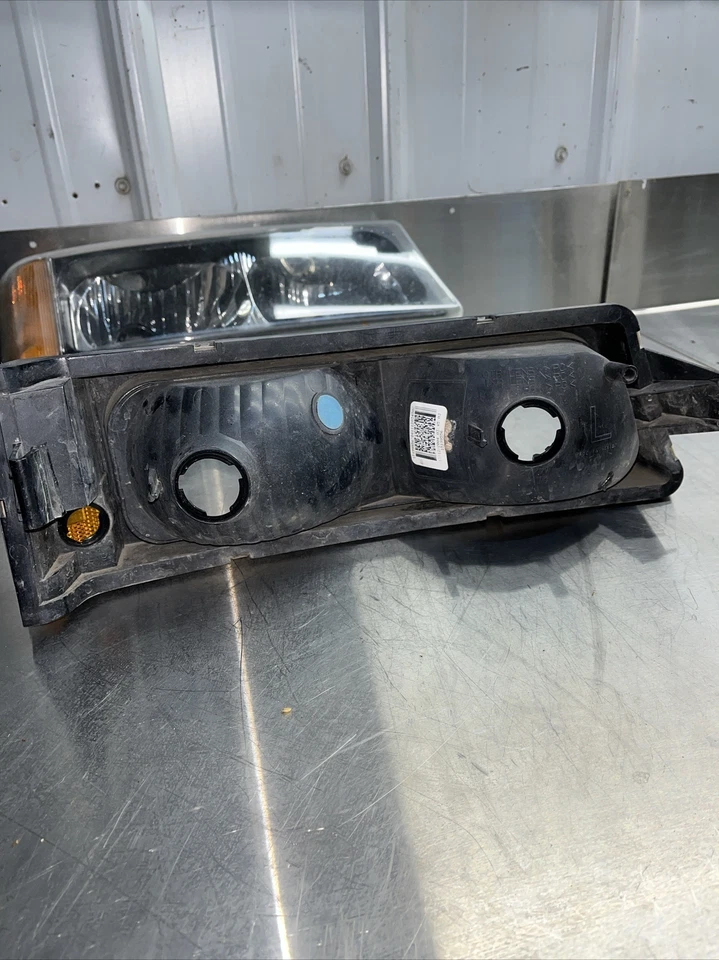 2003 - 2007 Chevrolet Silverado 1500 2500 3500 Headlight Lamp Passenger/Driver - Imagem 4 de 4