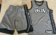 JORDAN BROOKLYN NETS SET — UNI FRONT — JERSEY + SHORTS — YOUTH M 10-12 • NEU MIT ETIKETT