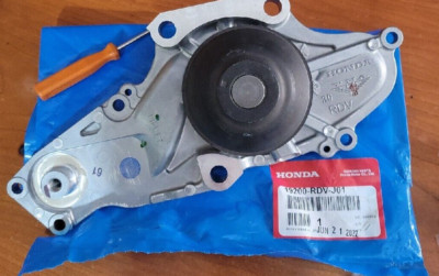 Genuine Honda OEM WATER PUMP V6 03-25 19200-RDV-J01 NEW SEALED 