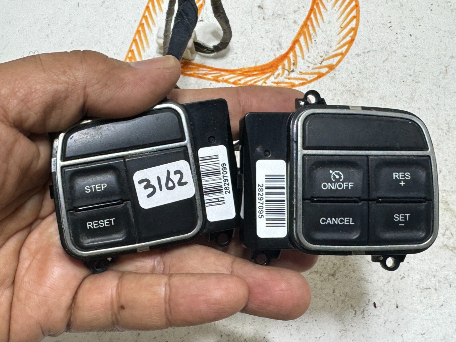 2013-2017 JEEP PATRIOT STEERING   WHEEL CRUISE CONTROL SWITCH OEM