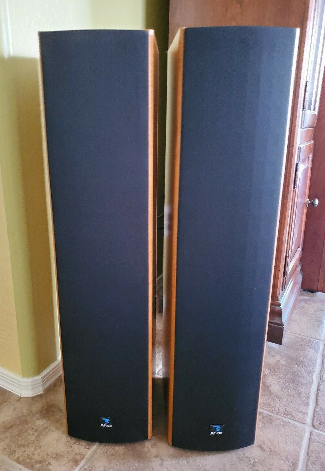 focal chorus 716 walnut