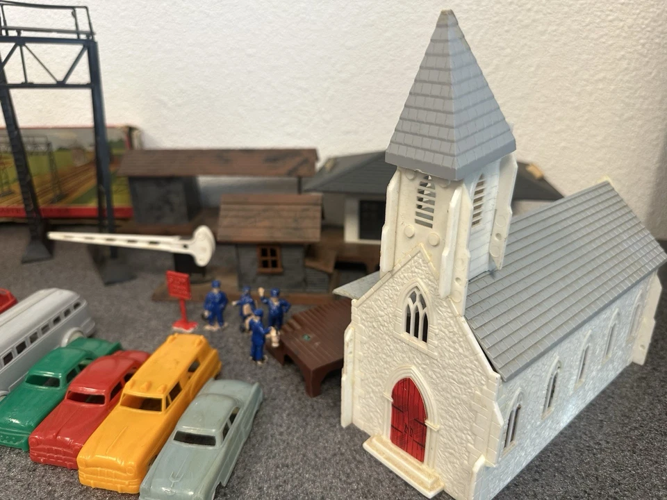 Plasticville USA Lot Buildings Bridges Cars Figures Misc Accessories - Image 4 of 4