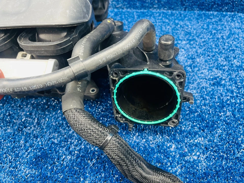 Chrysler 200 2015-2017 colector de admisión con riel de combustible OEM 05047441AL Foto 3 de 4