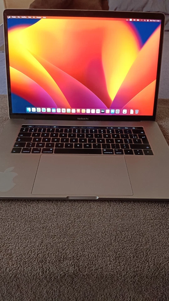 Apple MacBook Pro 15" 2017 · i7 · 16GB · 500GB, foto 1 di 5