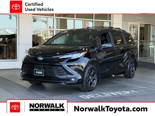 2025 Toyota Sienna Woodland Edition