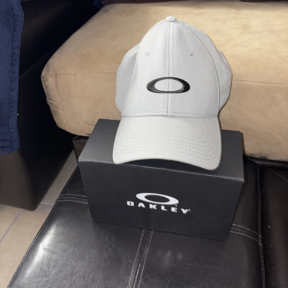 OAKLEY Men's Golf Ellipse Adjustable Golf Sport Hat/Cap Gray - Image 2 of 4