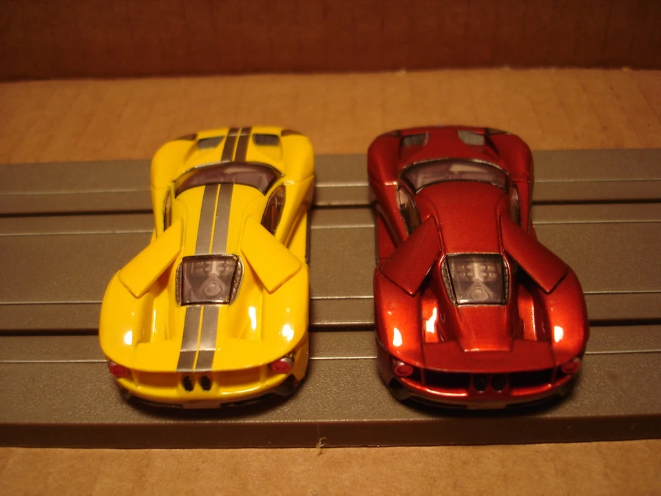 2 AFX RACING H.O. SOLO CARROCERÍAS SLOT ESCALA FORD GT TRIPLE AMARILLO Y ROJO LÍQUIDO Foto 4 de 4