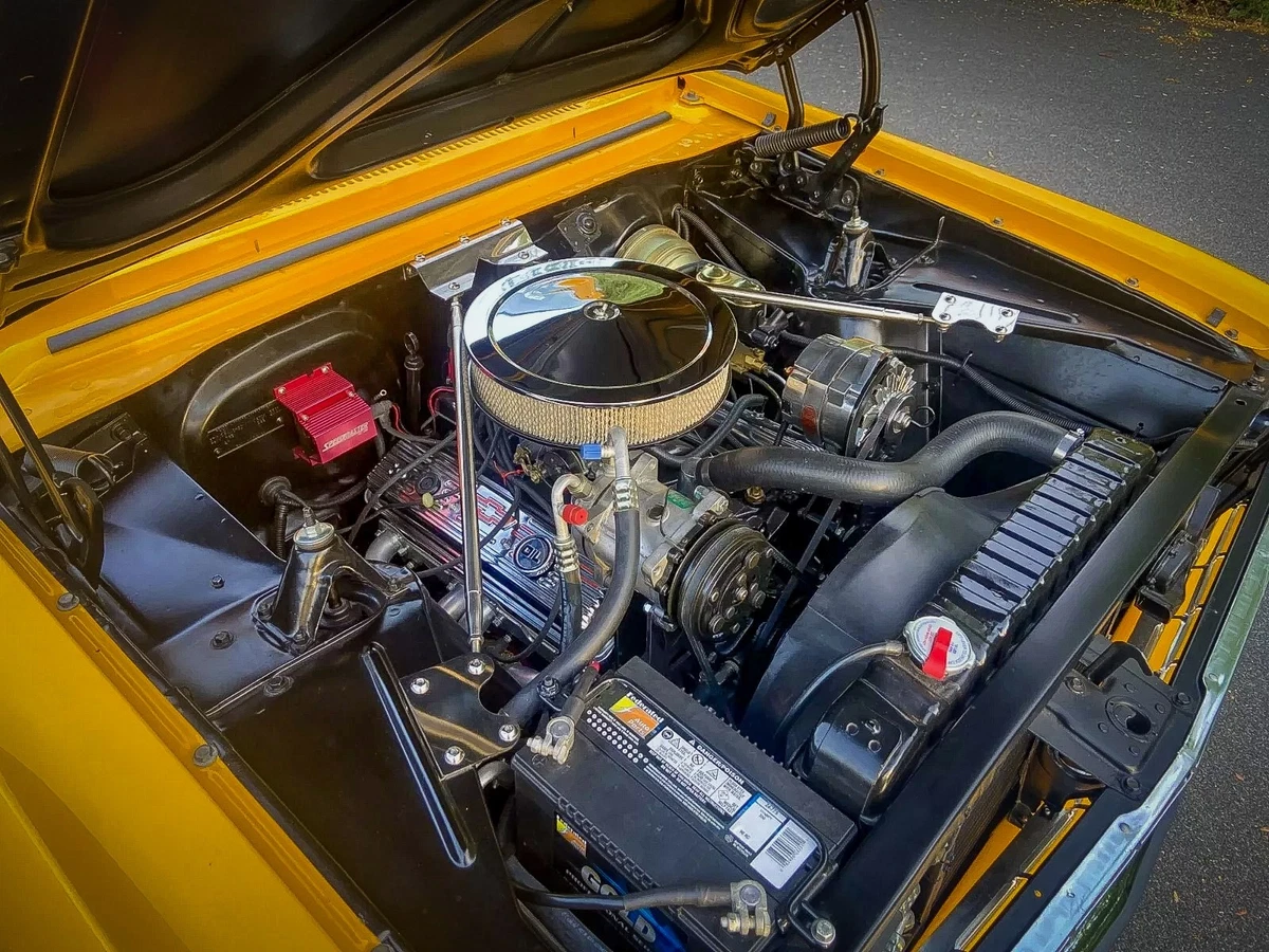 350-cubic-inch Chevrolet ZZ4 crate small-block V-8 engine