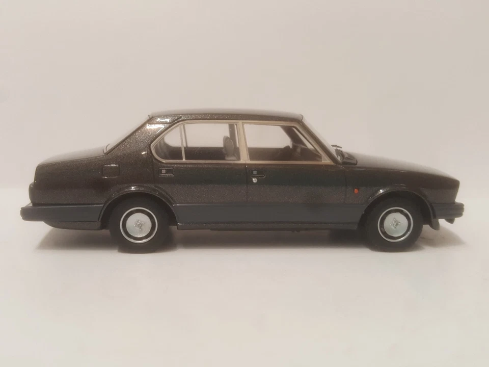 1/43 KESS Alfa Romeo Alfetta Quadrifoglio oro - Immagine 2 di 4