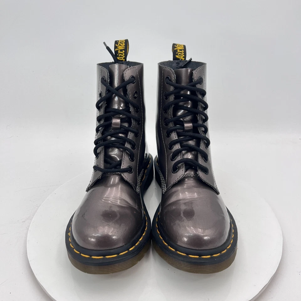 Bota de combate Dr. Martens The Original para mujer talla 6 charol oro rosa Foto 2 de 4