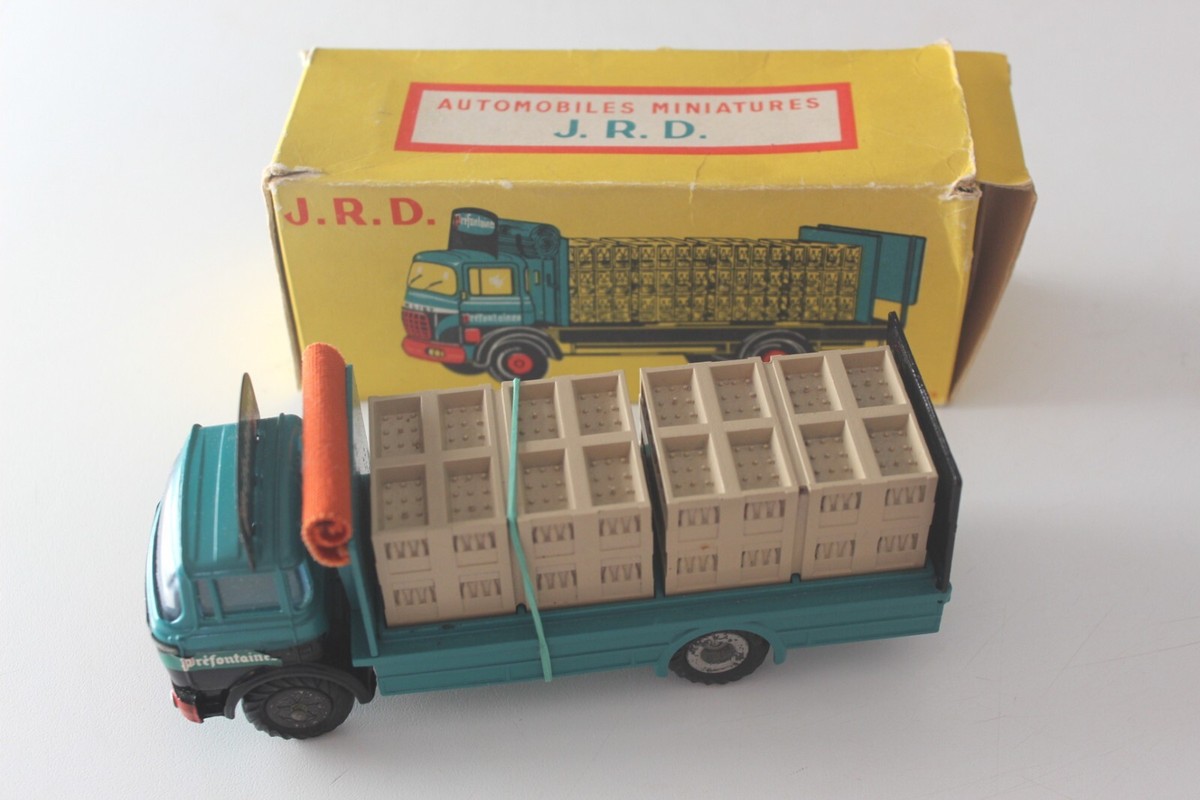 Paire de BERLIET bleus - a photo on