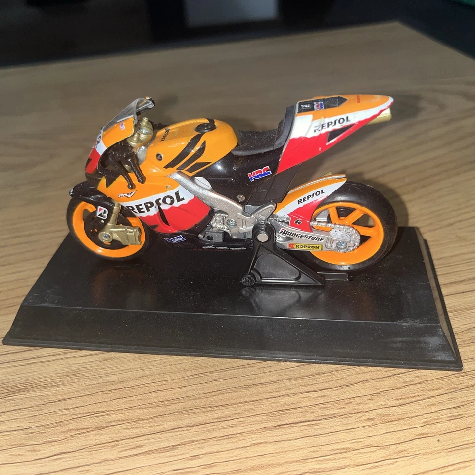 Honda RC212V Andrea Dovizioso 2010 - Moto GP 1/18 Sans Boîte C16 - Photo 3/3