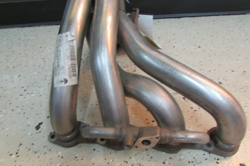 Maserati cupé, Spyder, Gransport, colector de escape derecho, nuevo, no EE. UU., P/N 183795 Foto 2 de 4