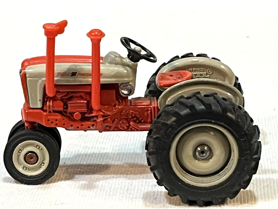 ERTL Vintage Vehicles Ford 901 Diecast Orange & Gray Farm Tractor 1:43 Scale - Image 2 of 4