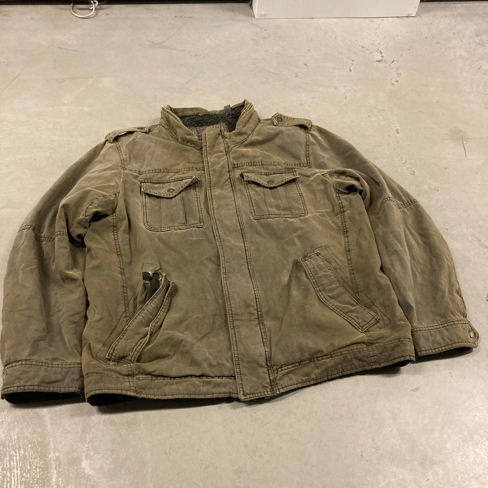 vintage y2k fur lined Levi’s jacket