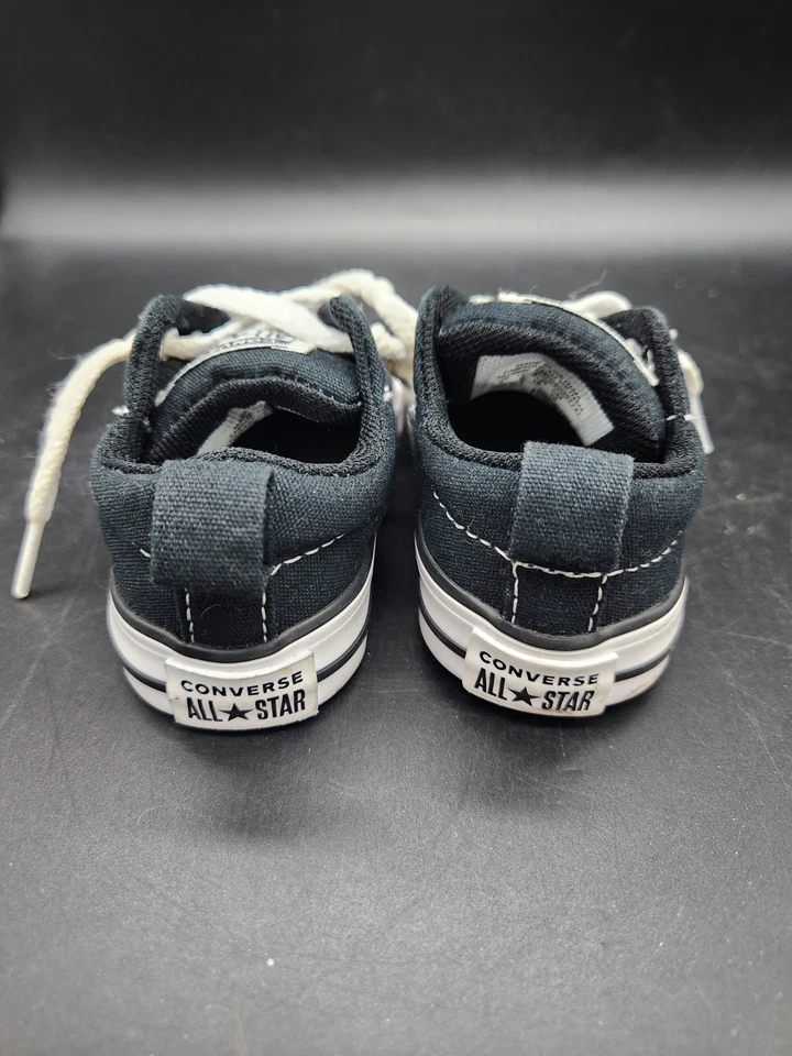 Zapatos de lona Converse para bebés pequeños talla 2 niños All Star negros de caña baja Foto 4 de 4