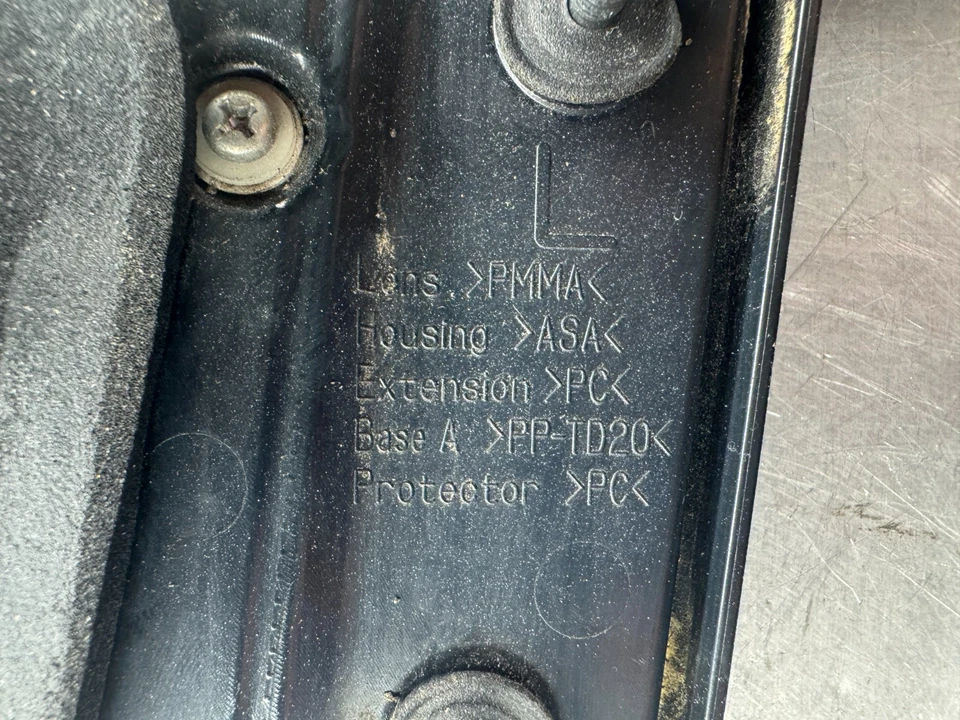 2014 Lexus ES-300H Genuine Rear Left Driver Side Inner Tail Light  OEM - Image 4 of 4