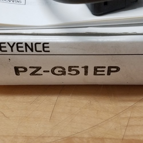 Keyence PZ-G51EP Photoelectric Sensor, 10-30VDC, 20M Range - NEW - Picture 2 of 5