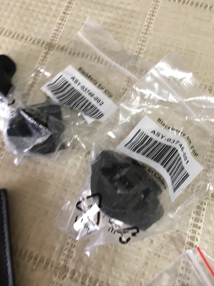 Mini USB Bundle! Car + AC Charger + 2 Cases+Mini USB Cable+Headphones Blackberry - Image 3 of 4